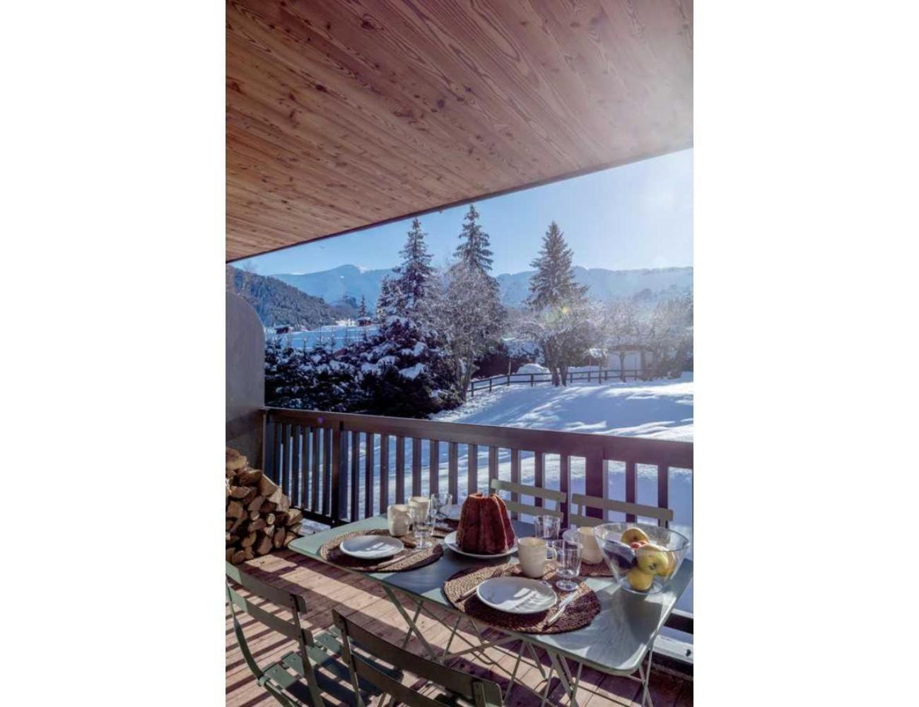 Modern 2 Bedroom Apartment, Close To Lifts *