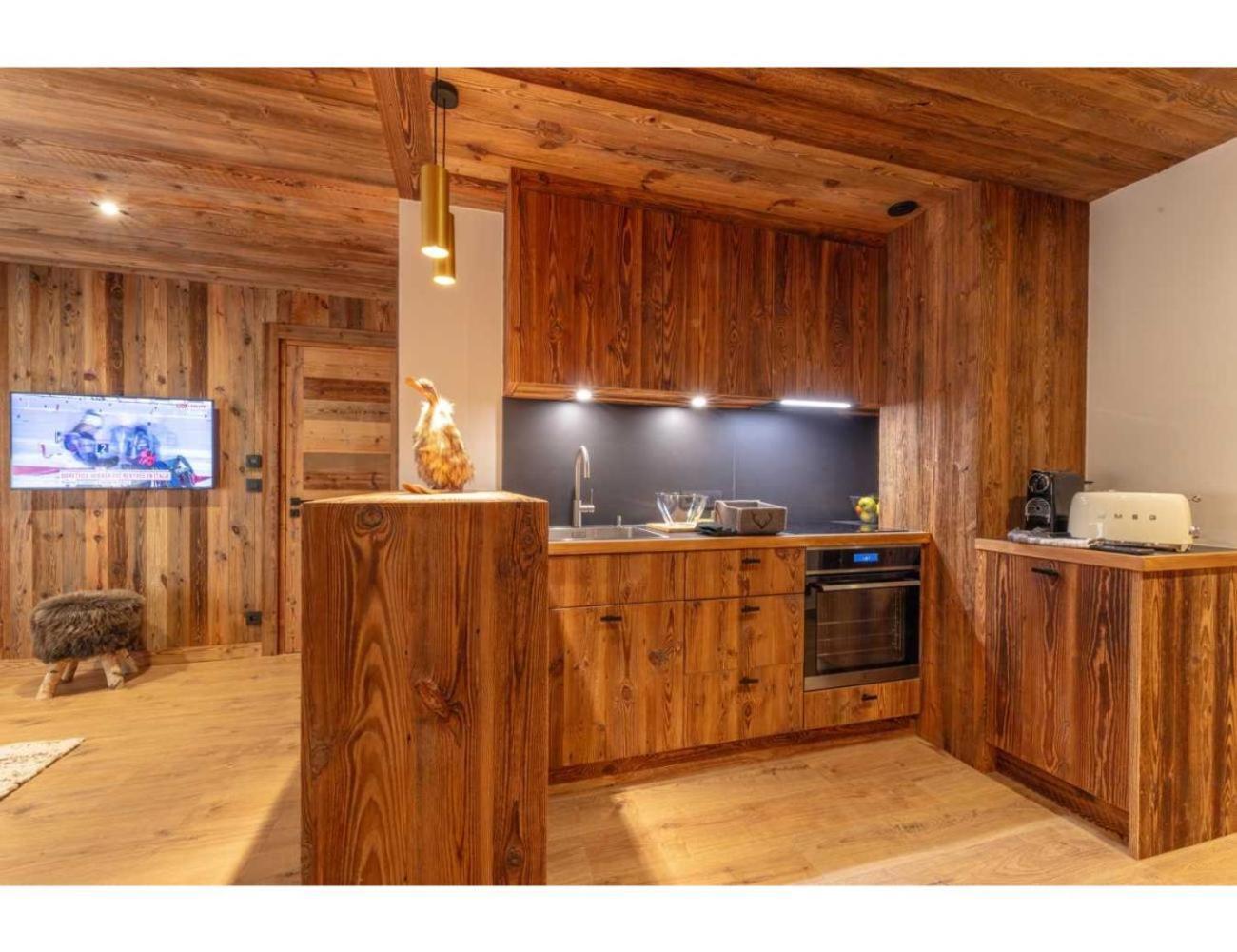 Modern 2 Bedroom Apartment, Close To Lifts * Megeve